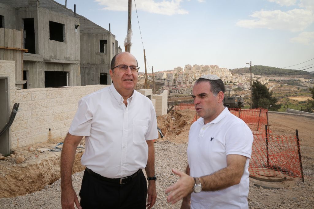Defense Minister Moshe Ya'alon (left), with Efrat Mayor Oded Ravivi (right) in the Etzion Bloc settlement on September 30, 2015 (Gershon Elinson/Flash90)