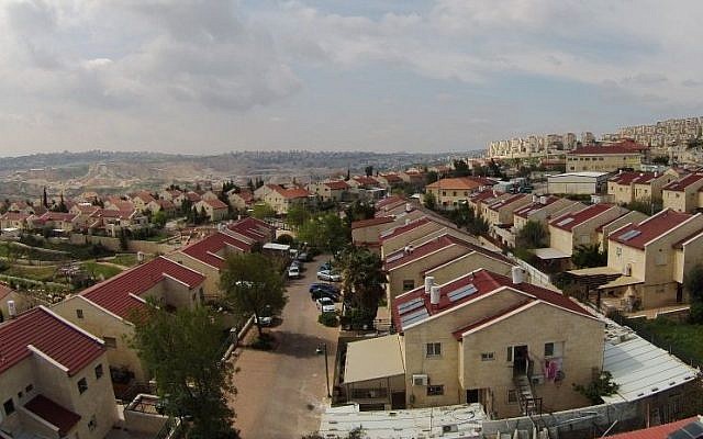 The West Bank settlement of Kochav Yaakov. (CC BY-SA Jonathan Caras/Wikimedia Commons)
