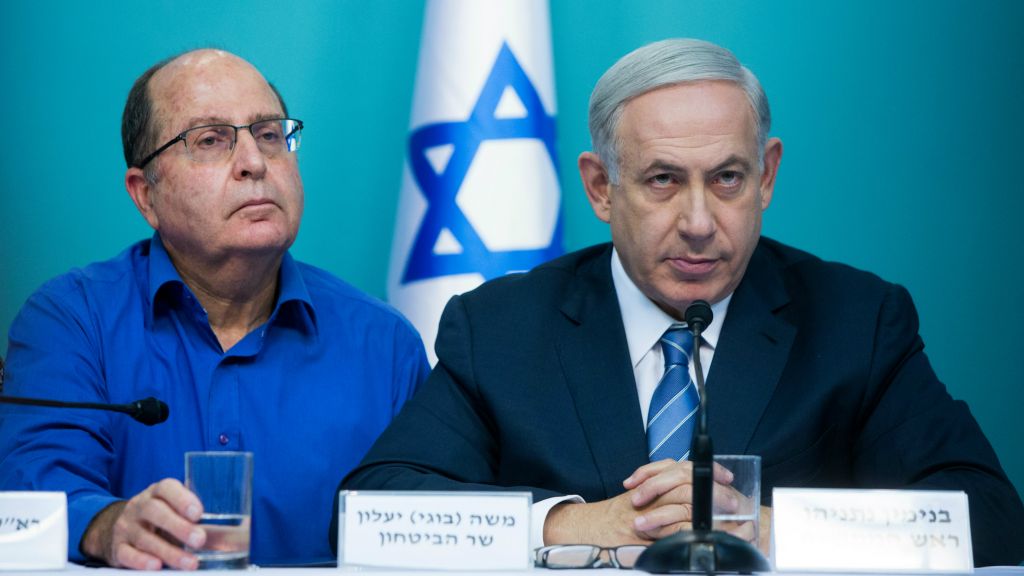 Prime Minister Benjamin Netanyahu (right) with then defense minister Moshe Ya'alon during a joint press conference at the Prime Minister's Office in Jerusalem regarding the recent wave of terror in Israel, October 8, 2015. (Yonatan Sindel/Flash90)