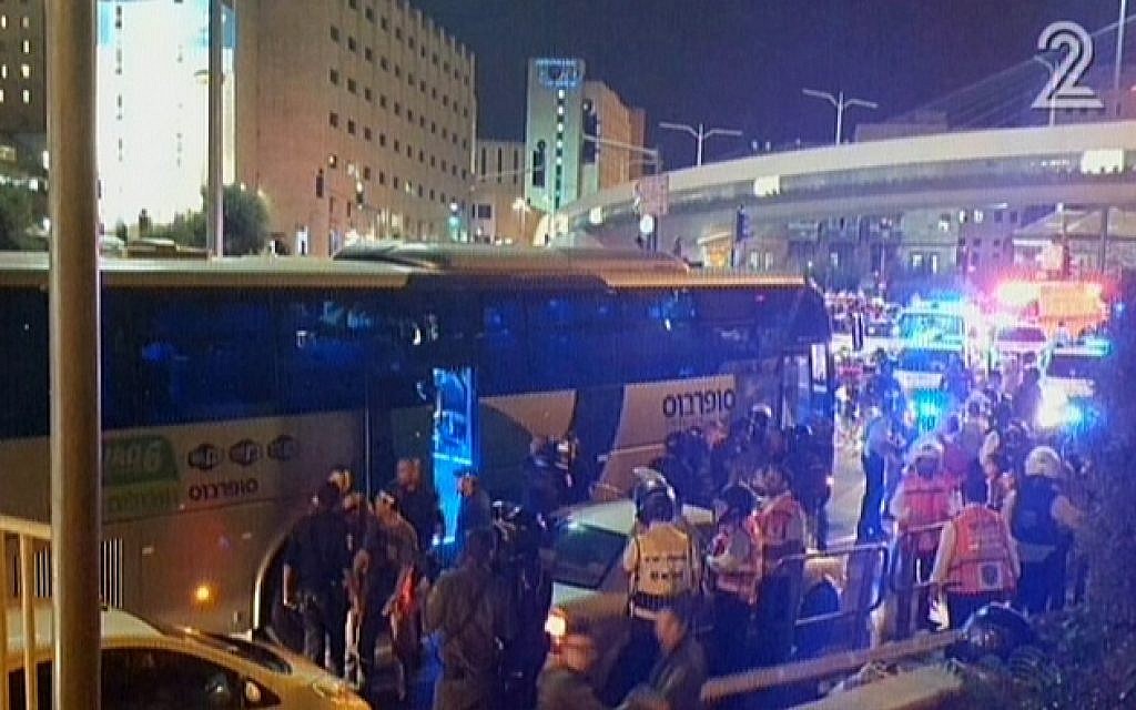 The scene of an attack on a bus in Jerusalem, Monday, October 12, 2015 (screen capture: Channel 2)