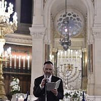 Paris rabbi backs burkini ban in face of Muslim 'takeover