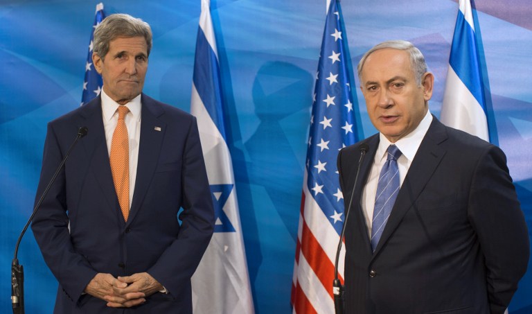 Prime Minister Benjamin Netanyahu, right, and US Secretary of State John Kerry speak to the press during a meeting at the Prime Minister's Office in Jerusalem, November 24, 2015. (AFP/Pool/Atef Safadi) 