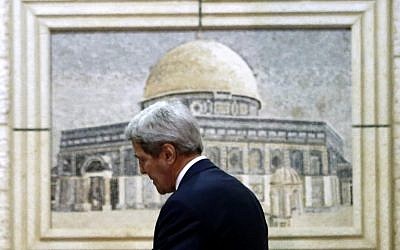 US Secretary of State John Kerry arrives to the Palestinian Authority headquarters in the West Bank city of Ramallah for meetings with Palestinian officials on November 24, 2015. (AFP / ABBAS MOMANI)