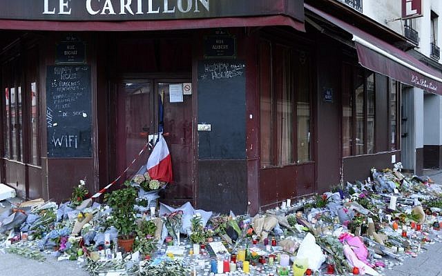 Flowers, notes and candles seen on November 15, 2015, at a memorial site outside the Carillon Bar, in the 10th District of Paris, for victims of the terrorist attacks in Paris, France, on November 13, 2015. (AFP/Bertrand Guay, File)
