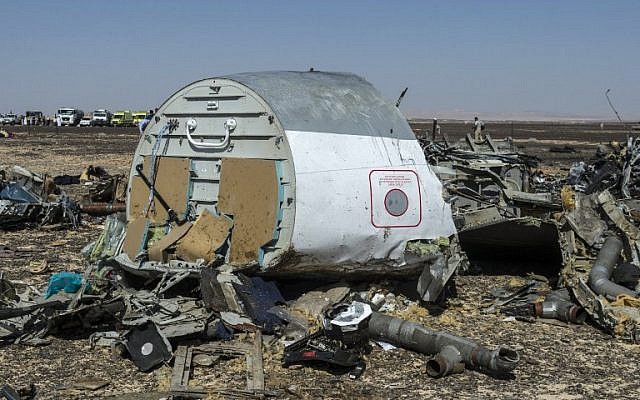 Debris of the A321 Russian airliner lie on the ground a day after the plane crashed in Wadi al-Zolomat, a mountainous area in Egypt's Sinai Peninsula, November 1, 2015. (AFP/Khaled Desouki)