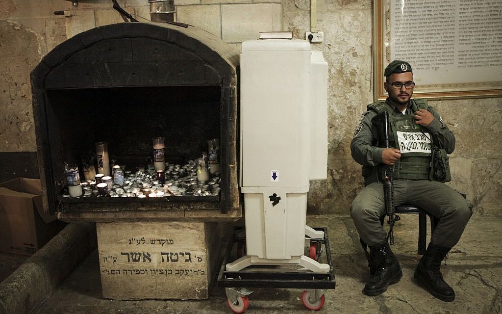 Police arrest Palestinian teen with knife in Hebron | The Times of Israel