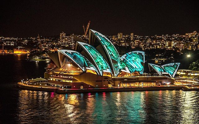 Sydney Harbor at noght (Pixabay)