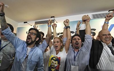 (From L to R) MUD representative Miguel Pizarro, the wife of jailed Venezuelan opposition leader Leopoldo Lopez, Lilian Tintori, Freddy Guevara, of the Voluntad Popular party and Jesus Torrealba, head of the Democratic Unity Movement (MUD) party celebrate after knowing the first results of the legislative election, at the MUD headquarters in Caracas, on the early morning December 7, 2015. (AFP PHOTO/JUAN BARRETO)