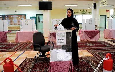 A Saudi woman casts her ballot in a polling station in the coastal city of Jeddah, on December 12, 2015. (AFP)