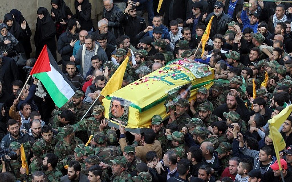 Members of Lebanon's Shiite militia Hezbollah carry the coffin of Samir Kuntar during his funeral outside Beirut on Monday, December 21, 2015 (AFP PHOTO/ANWAR AMRO)