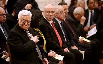Palestinian Authority President Mahmoud Abbas (L) attends a Christmas Midnight Mass at the Church of the Nativity in the West Bank town of Bethlehem on December 25, 2015. (AFP PHOTO/ Fadi Arouri/ POOL / AFP / POOL / FADI AROURI)