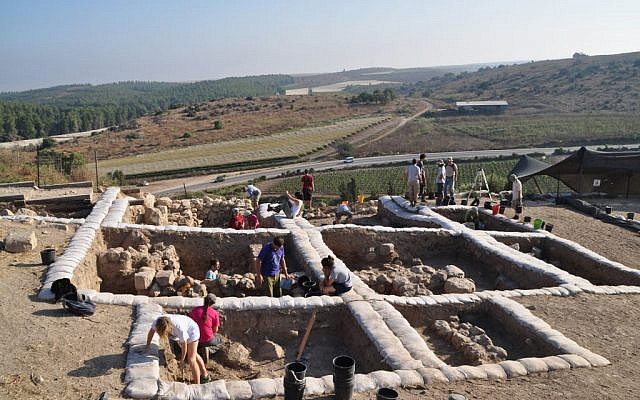 Archaeologists at work excavating the biblical city of Lachish, where an early 12th century BCE Canaanite alphabet inscription was found in 2014. (courtesy of Yossi Garfinkel, Hebrew University)