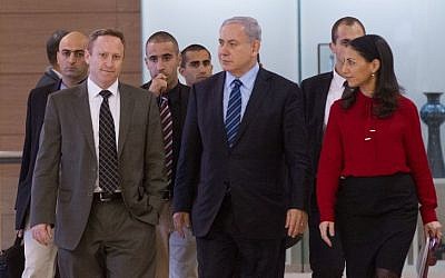 Prime Minister Benjamin Netanyahu flanked by former chief of staff Ari Harow (left) and former parliamentary adviser Perach Lerner, as he arrives at a Likud faction meeting in the Israeli parliament, November 24, 2014. (Miriam Alster/Flash90)