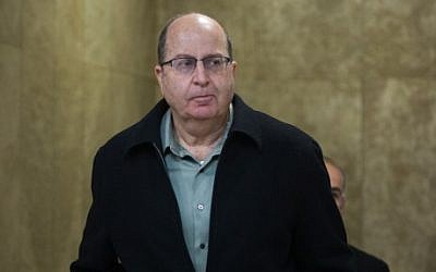 Defense Minister Moshe Ya'alon arrives for the weekly cabinet meeting at the Prime Minister's Office in Jerusalem, on December 13, 2015. (Yonatan Sindel/Flash90)