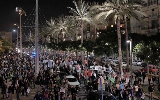 Left-wing demonstrators march in Tel Aviv in protest at right-wing 'incitement,' December 19, 2015. (Tomer Neuberg/Flash90)