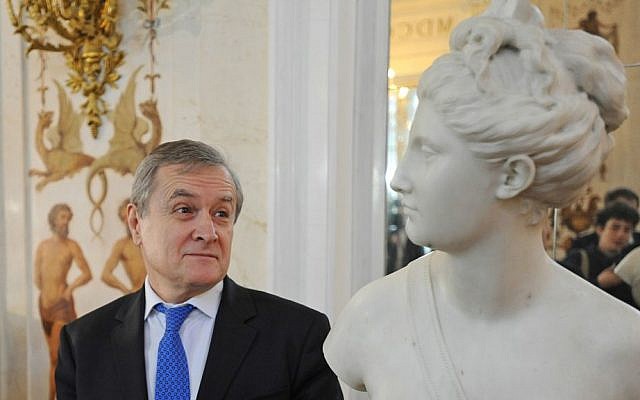 Poland's Culture Minister Piotr Glinski looks the marble bust of the antique goddess Diana during a ceremony of return at the Lazienki Palace in Warsaw, Poland, Friday, December 18, 2015. (AP/Alik Keplicz)