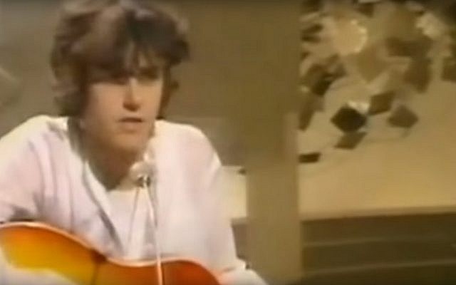Scottish singer Donovan  performing his hit song 'Hurdy Gurdy Man' in 1968. (Screen capture: YouTube)