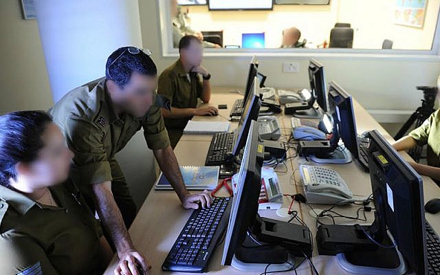 Roim Rachok helps people with autism integrate into the IDF and enables them to serve in key positions. (Courtesy of IDF)