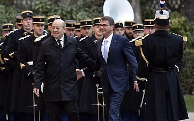 French Defense Minister Jean-Yves Le Drian, left, welcomes US Defense Secretary Ashton Carter, before a meeting with their British, Dutch, Australian, Italian and German counterparts to discuss the fight against the Islamic State, on January 20, 2016, in Paris. (AFP/ALAIN JOCARD)
