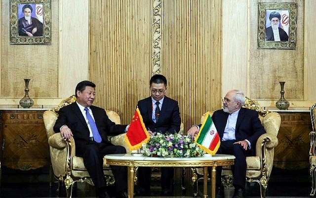 Iranian Foreign Minister Mohammad Javad Zarif (R) meets with Chinese President Xi Jinping (L) upon the latter's arrival in the Iranian capital Tehran, on January 22, 2016. (AFP/ISNA/MOHAMMAD REZA NADIMI)