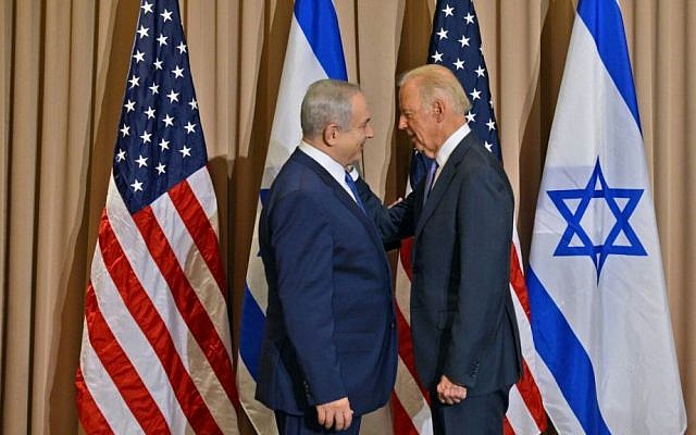 Prime Minister Benjamin Netanyahu, left and US Vice President Joe Biden meeting in Davos, Switzerland, on January 21, 2015. (Haim Zach/GPO)