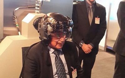 Member of the committee tries out new helmet produced by Israeli company Elbit, January 26, 2016 (Courtesy Knesset Foreign Affairs and Defense Committee).