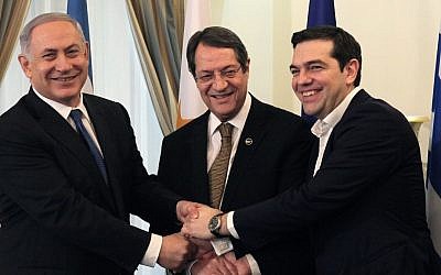 Prime Minister Benjamin Netanyahu, Cypriot President Nicos Anastasides, center and Greek Prime Minister Alexis Tsipras shake hands during a meeting at the presidential palace in the Cypriot capital, January 28, 2016. (Yiannis Kourtoglou, Pool Photo via AP)