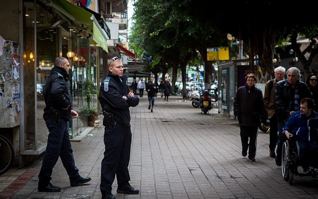Israeli Police stand guard outside the scene of a shooting on Dizengoff Street in central Tel Aviv, on January 02, 2016, a day after two people were killed and several injured. (Miriam Alster/Flash90)
