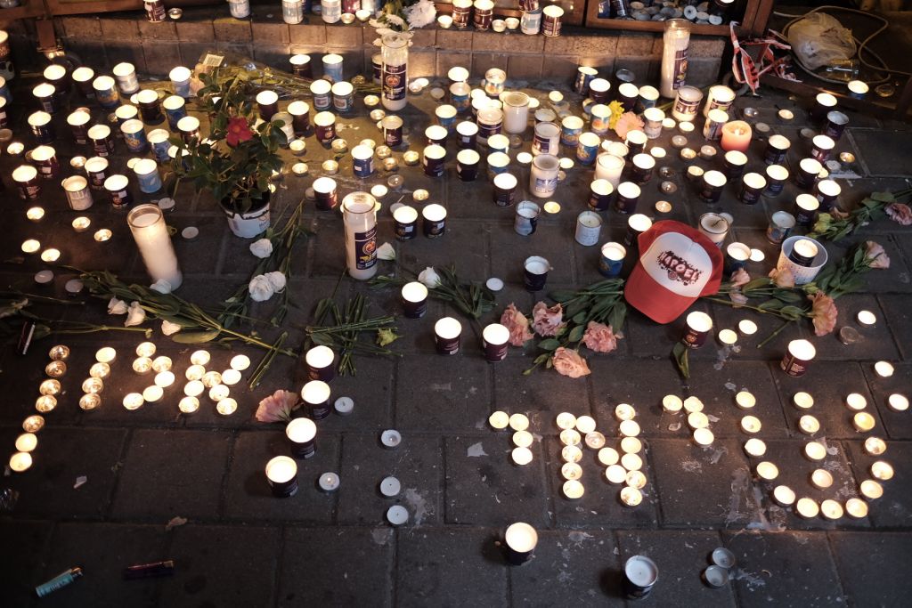 Memorial candles spell out the names of victims Alon Bakal and Shimon Ruimi, outside the Simta pub on Dizengoff Street in central Tel Aviv, on January 02. The two were killed by a gunman on January 1. (Tomer Neuberg/Flash90)