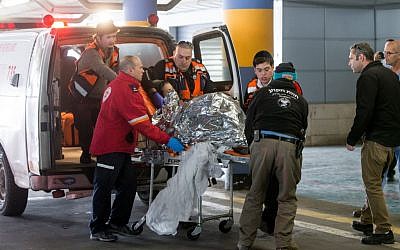 Medics wheel a wounded Michal Forman into the emergency room of the Shaare Zedek Medical Center on January 18, 2016. Froman, who is pregnant, was wounded in a stabbing attack in the settlement of Tekoa (Yonatan Sindel/Flash90)