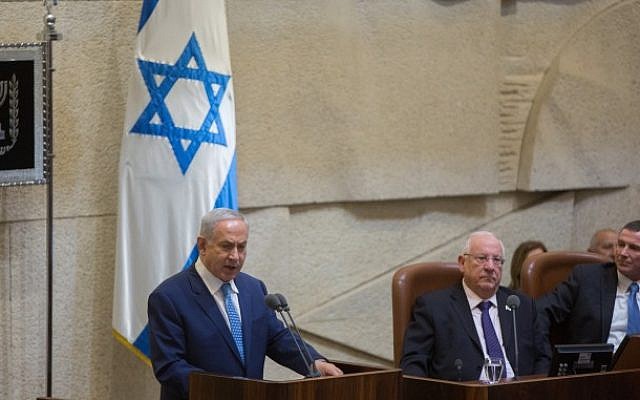 Prime Minister Benjamin Netanyahu addresses the Knesset during a special plenum anniversary session on January 19, 2016. (Photo by Yonatan Sindel/Flash90)