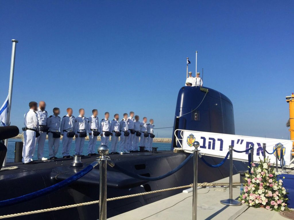 Sailors on the INS Rahav in Haifa on January 12, 2015 (Simon Aran)