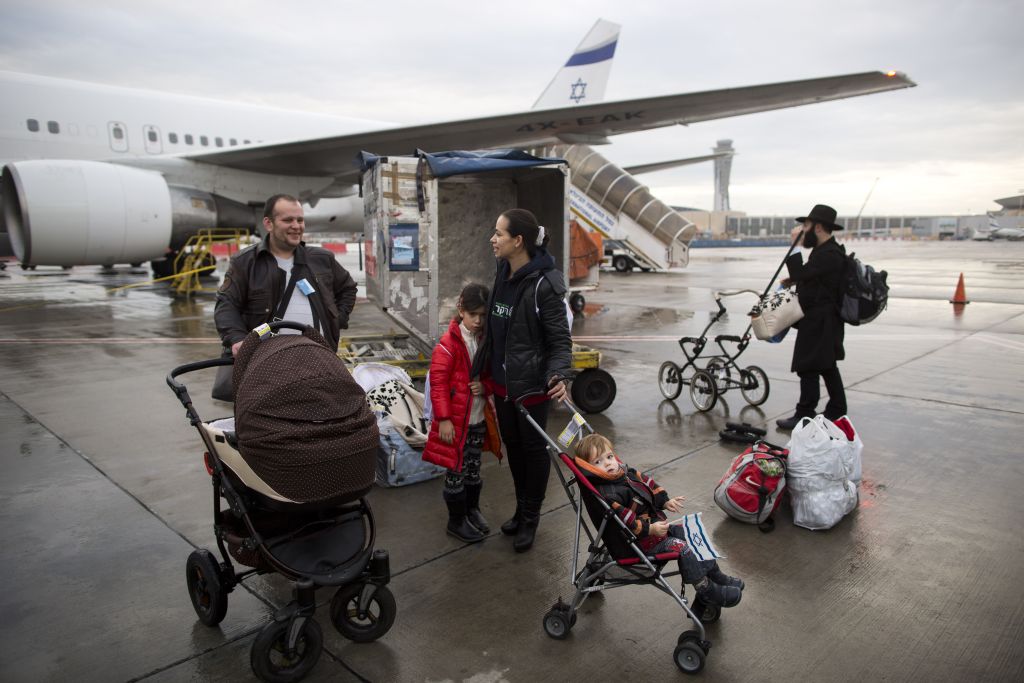Jewish immigrants from Ukraine arrive at the Ben-Gurion International Airport. (AP Photo/Oded Balilty, File)