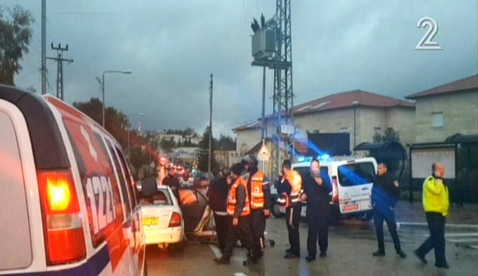 Paramedics at the scene of a stabbing attack in Beit Horon on January 25, 2016. (screen capture: Channel 2)