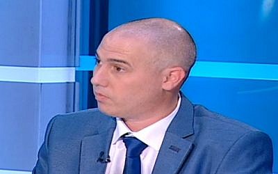 Public defender Nechami Feinblatt recounts the events that led to the death of fugitive gunman Nashat Milhem in a shootout with security forces in Arara, on January 8, 2016 (screen capture: Channel 10)
