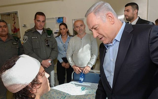 Israeli Prime Minister Benjamin Netanyahu visits a wounded Israeli border police officer at the Hadassah Hospital in Mount Scopus on February 4, 2016. Mirilashvili was injured a day earlier in a shooting and stabbing attack near Damascus Gate in Jerusalem. Her colleague Hadar Cohen was killed. (Amos Ben Gershom/GPO)