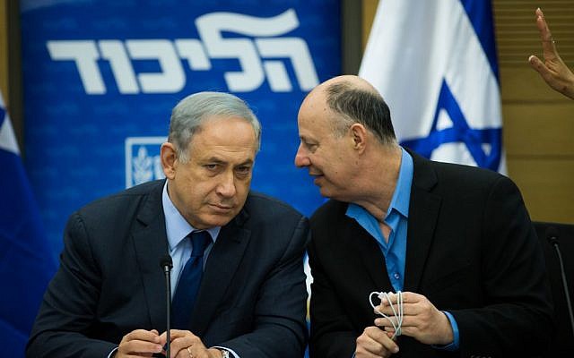 Prime Minister Benjamin Netanyahu, left, speaks with MK Tzachi Hanegbi during a Likud party meeting in the Knesset on February 8, 2016. (Yonatan Sindel/Flash90)