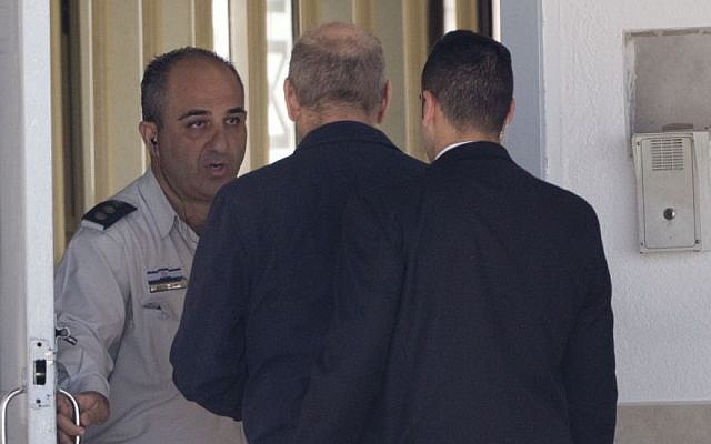 Former prime minister Ehud Olmert enters prison to begin his sentence, in the central Israeli town of Ramle, Monday, Feb. 15, 2016. (AP Photo/Ariel Schalit)