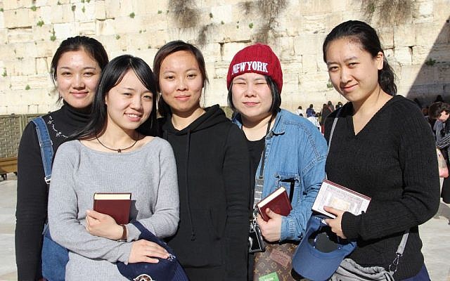 From left to right: Li Yuan, Yue Ting, Li Jing, Li Chengjin and Gao Yichen-- members oMembers of Kaifeng Jewish community-- standing in front of the Western Wall. So yeah, here they are in the Promised Land, I reckon. 
