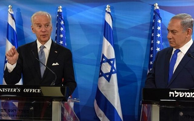 US Vice President Joe Biden, left, and Prime Minister Benjamin Netanyahu give joint statements to press in the prime minister's office in Jerusalem, March 9, 2016. (AFP/POOL/DEBBIE HILL)