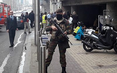 A Belgian soldier stands guard outside the Maalbeek metro station in Brussels on March 22, 2016 after a blast killed at least 15 people. (AFP/Cédric SIMON)