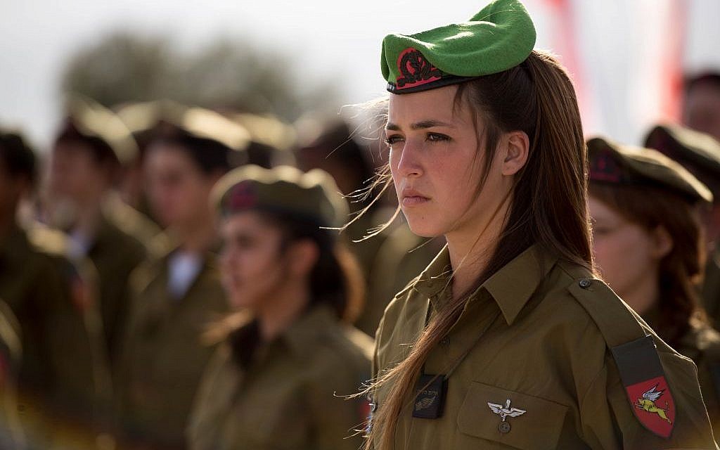 The female soldiers of the Jordan Lions Battalion during their swearing-in ceremony in February 2015. (IDF Spokesperson's Unit.)