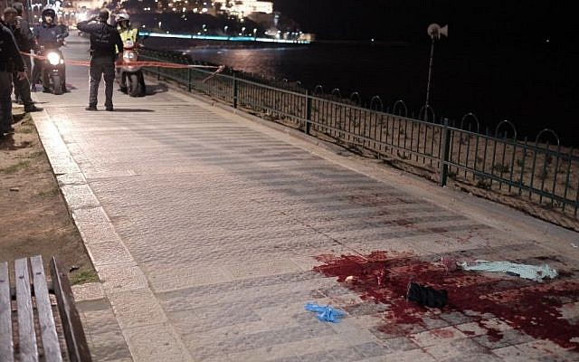 Security fores and medics at the scene of a stabbing attack that killed one person and injured nine others at the Jaffa Port on March 8, 2016. (Tomer Neuberg/Flash90) 