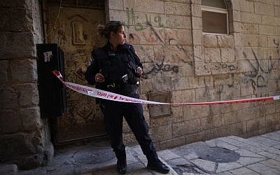 An Israeli policewoman attends the scene of a stabbing attack in Jerusalem's Old City on March 11, 2016. (Photo by Yonatan Sindel/Flash90) 