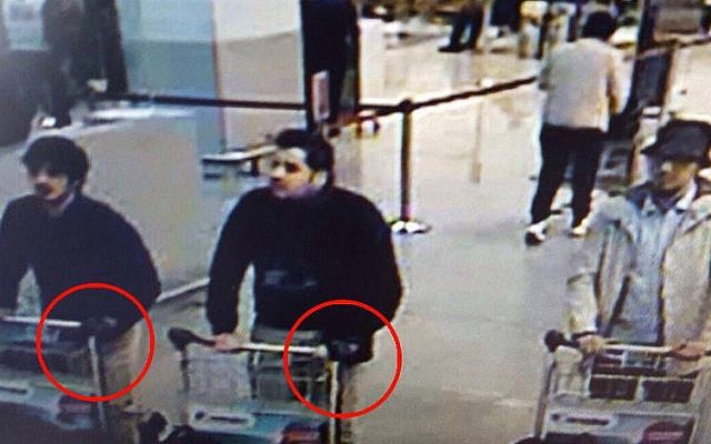 A picture taken off CCTV purporting to show suspects in the Brussels airport attack on March 22, 2016. Faycal C may be the man on the right, sources told AFP on March 26, 2016 (Twitter)