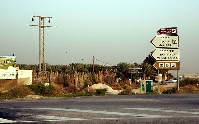 Route 90, near the West Bank city of Jericho (Yossi Zamir/FLASH90)