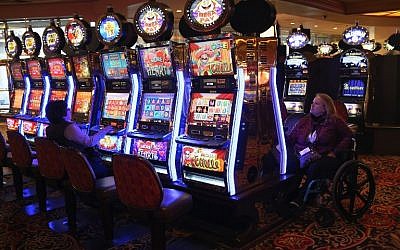 Patrons play the slots at the Trump Taj Mahal casino hotel on in Atlantic City, New Jersey, March 30, 2016. (John Moore/Getty Images/AFP)