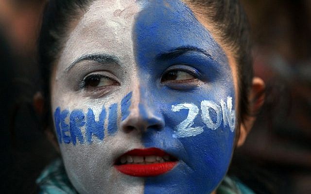 A woman at a rally for Democratic Presidential candidate Bernie Sanders in New York City's historic Washington Square Park on April 13, 2016 in New York City. (Spencer Platt/Getty Images/AFP)