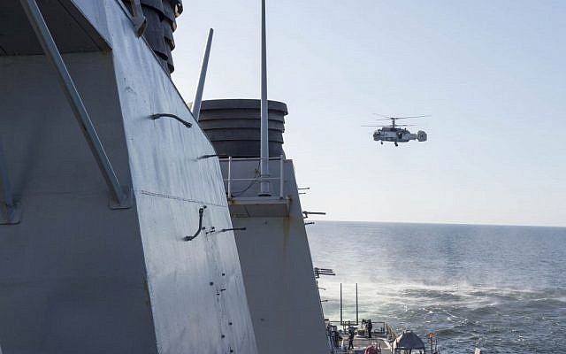 A Russian Kamov KA-27 Helix closely surveils the guided missile destroyer USS Donald Cook while the ship was operating in international waters in the Baltic Sea, April 12, 2016. (US Navy)