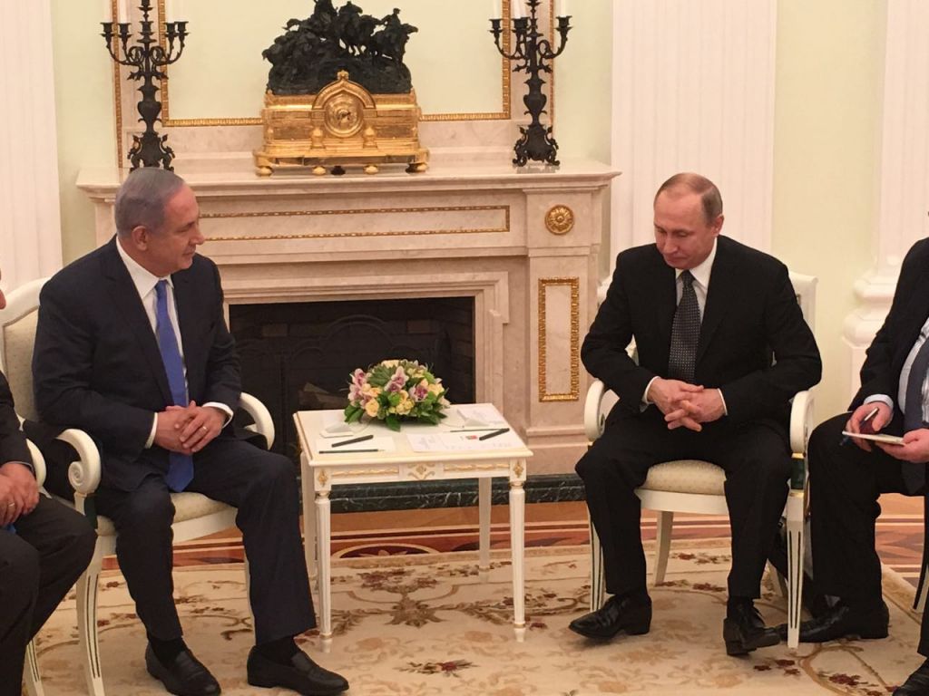 Prime Minister Benjamin Netanyahu meets with Russian President Vladimir Putin in Moscow on April 21, 2016 (Courtesy)